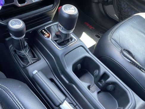 Used 2018 Jeep Wrangler Unlimited Sahara AWD/4WD image 20