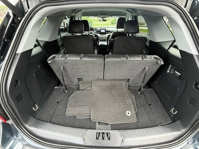 Used 2024 Ford Explorer XLT w/ Equipment Group 202A AWD/4WD image 9