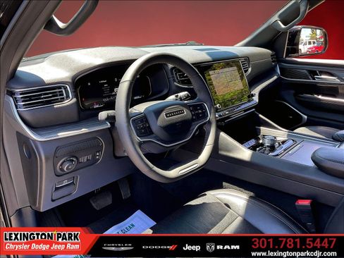 Used 2024 Jeep Wagoneer L Series II w/ Flexible Seating Group AWD/4WD image 17
