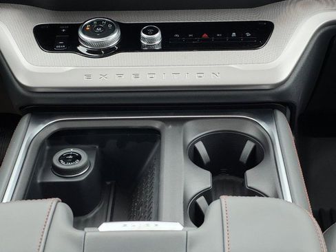 New 2025 Ford Expedition Max Active image 10