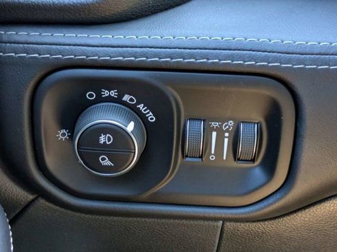 Used 2024 RAM 2500 Limited AWD/4WD image 25