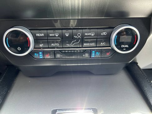 Used 2021 Ford Expedition XLT AWD/4WD image 39
