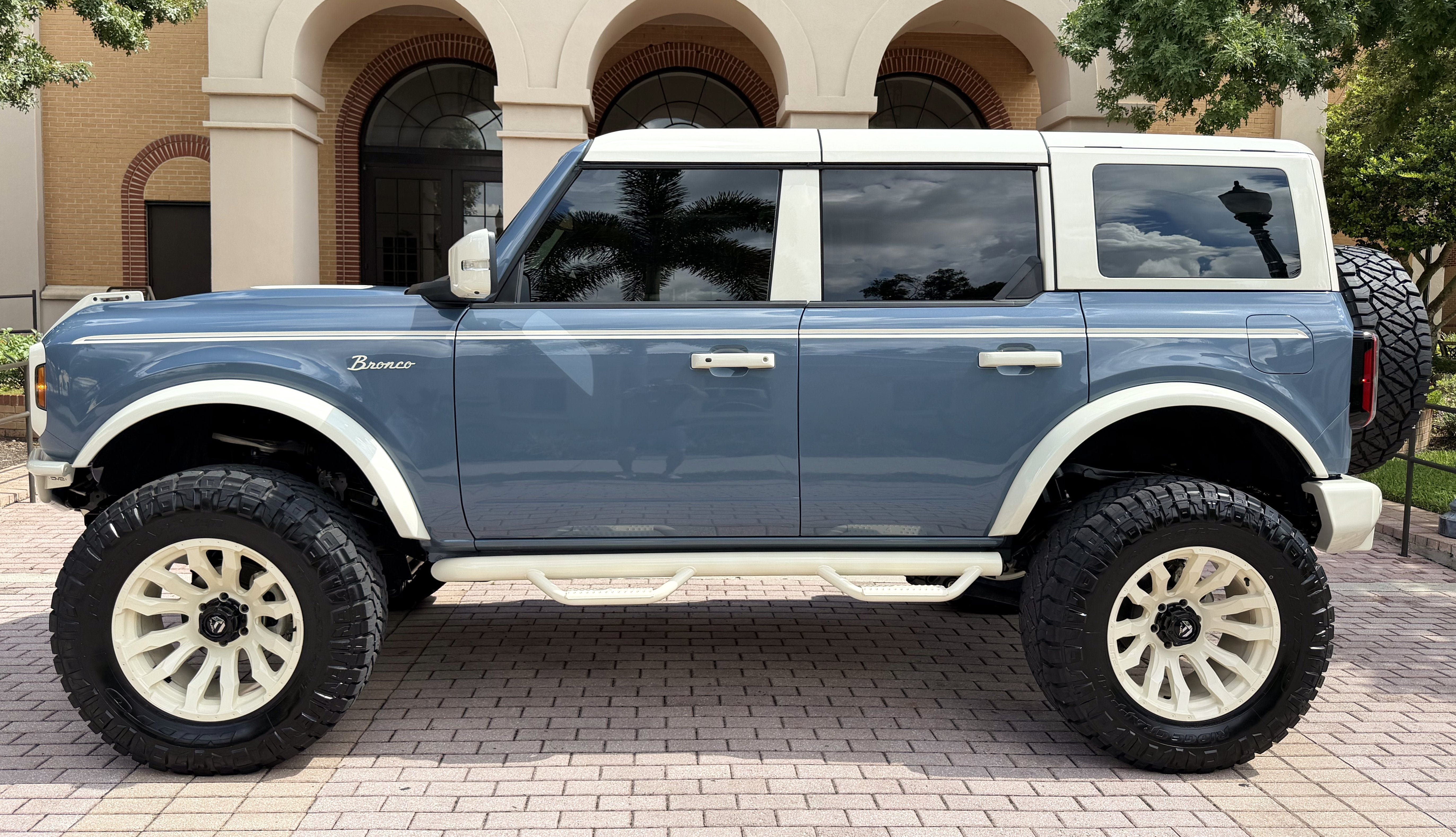Used 2025 Ford Bronco Outer Banks AWD/4WD image 4