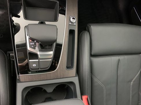 Used 2024 Audi Q5 e Premium Plus image 13