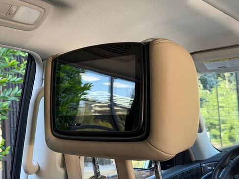 Used 2022 Nissan Armada Platinum w/ Captain's Chairs Package RWD image 53