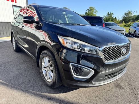Used 2018 Kia Sorento FWD image 4