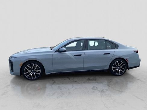 Used 2023 BMW 760i xDrive AWD/4WD image 2