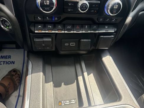 Used 2019 GMC Sierra 1500 SLT w/ SLT Premium Plus Package AWD/4WD image 36