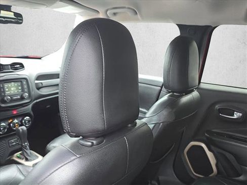 Used 2017 Jeep Renegade Latitude w/ Popular Equipment Group image 15