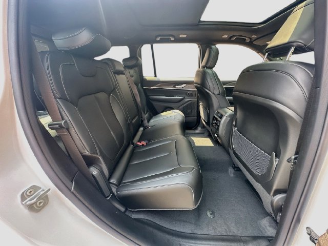 New 2026 Jeep Grand Cherokee Limited w/ Limited Altitude Package AWD/4WD image 26