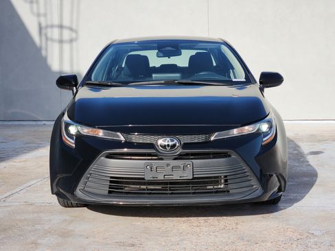 Used 2024 Toyota Corolla LE FWD image 3