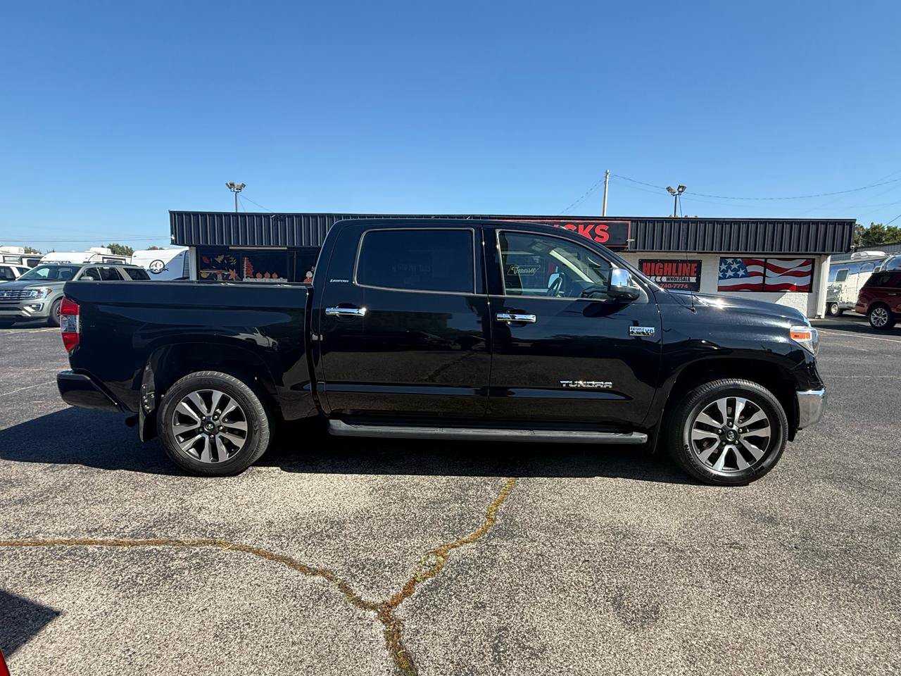 Used 2018 Toyota Tundra Limited w/ Limited Premium Package AWD/4WD image 4