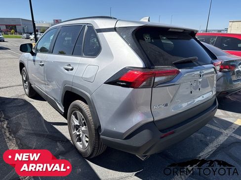 Used 2022 Toyota RAV4 XLE w/ Convenience Package AWD/4WD image 18
