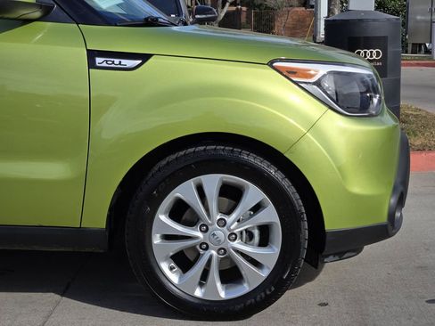 Used 2015 Kia Soul + image 11