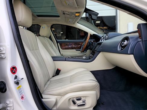Used 2011 Jaguar XJ L RWD image 22
