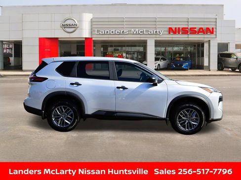 Used 2025 Nissan Rogue S FWD image 2