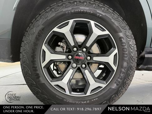Used 2025 GMC Yukon AT4 w/ AT4 Premium Plus Package AWD/4WD image 15