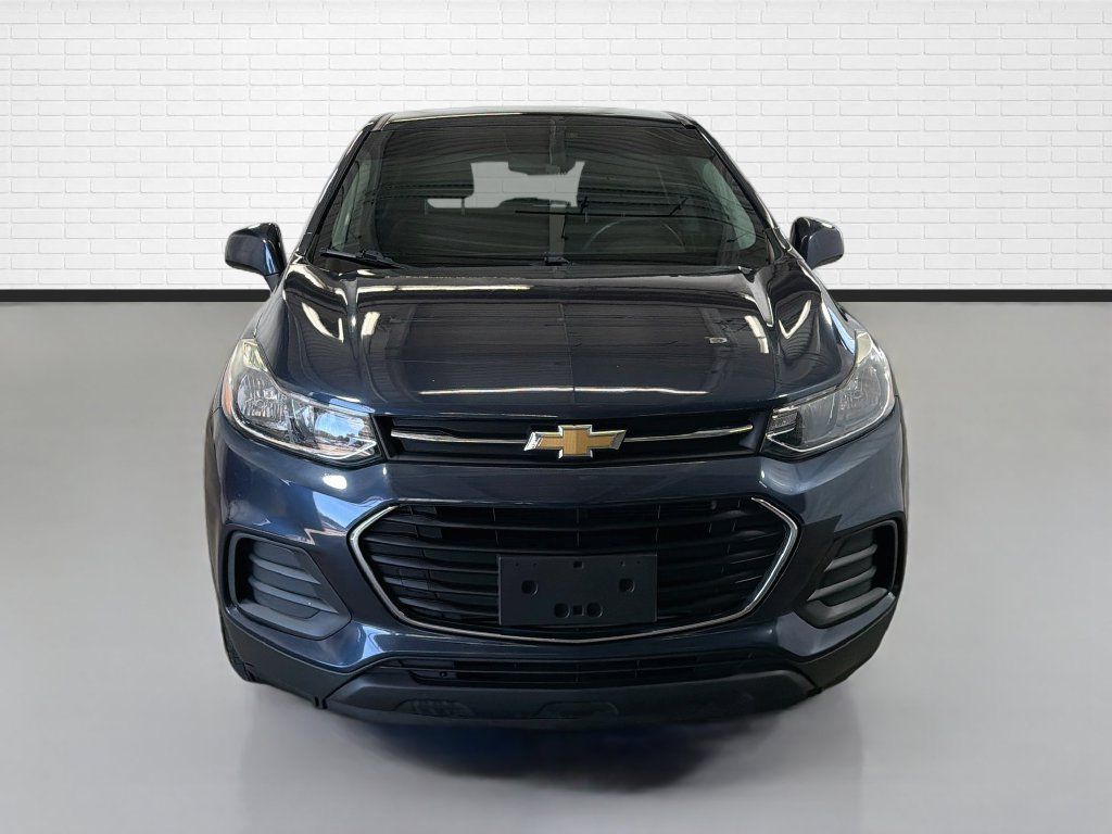 Used 2018 Chevrolet Trax LS FWD image 2