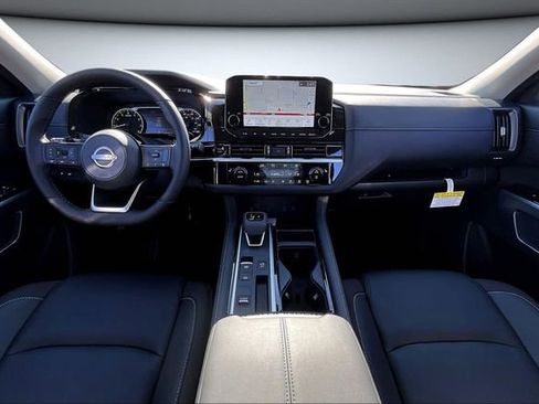 New 2025 Nissan Pathfinder SL image 5