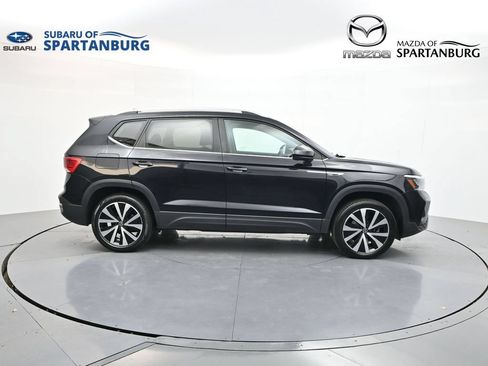 Used 2024 Volkswagen Taos SE FWD image 9
