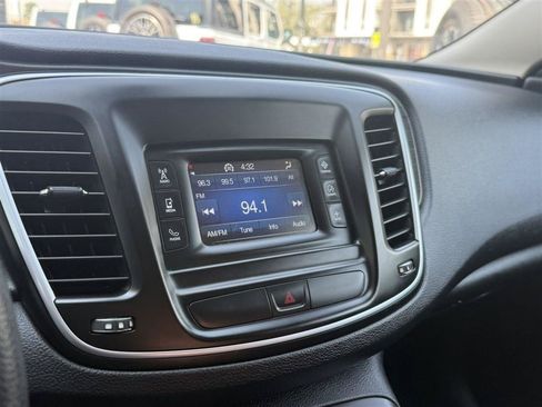 Used 2016 Chrysler 200 Limited FWD image 20