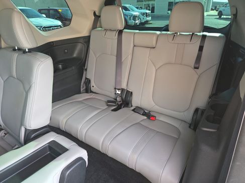 Used 2025 Honda Pilot EX-L image 12