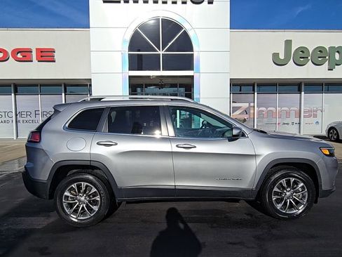 Certified 2019 Jeep Cherokee Latitude Plus w/ Cold Weather Group image 9