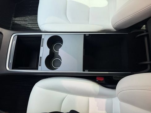 Used 2022 Tesla Model Y Long Range AWD/4WD image 39