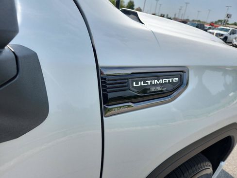 Used 2025 GMC Sierra 1500 Denali Ultimate AWD/4WD image 7