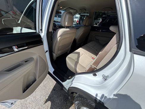 Used 2012 Kia Sorento FWD w/ Third Row Pkg image 7