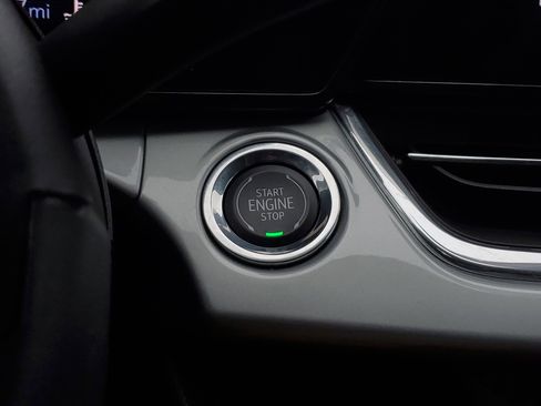 Used 2025 Chevrolet Trax LT image 31