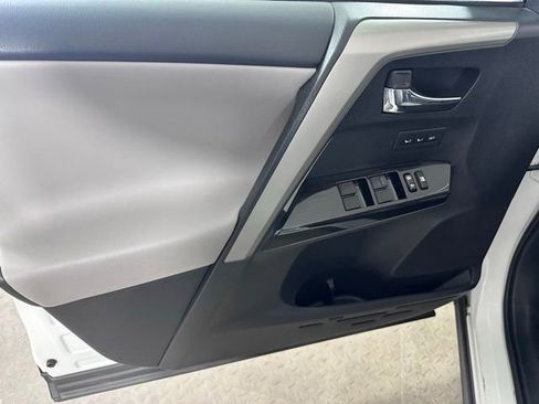 Used 2016 Toyota RAV4 Limited AWD/4WD image 18