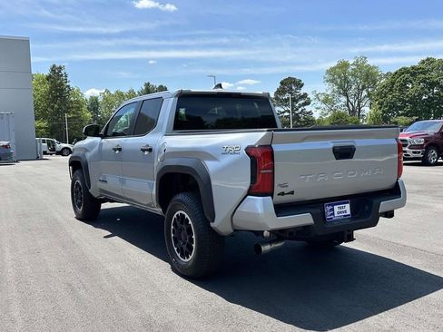 Used 2024 Toyota Tacoma TRD Off-Road AWD/4WD image 23