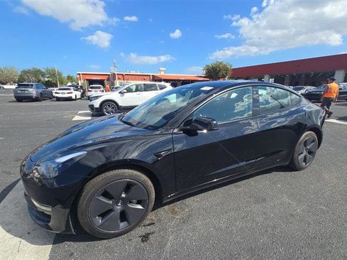 Used 2023 Tesla Model 3 Standard Range image 4