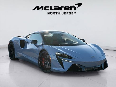 Used 2025 McLaren Artura Spider image 16