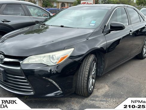 Used 2015 Toyota Camry XLE FWD image 1