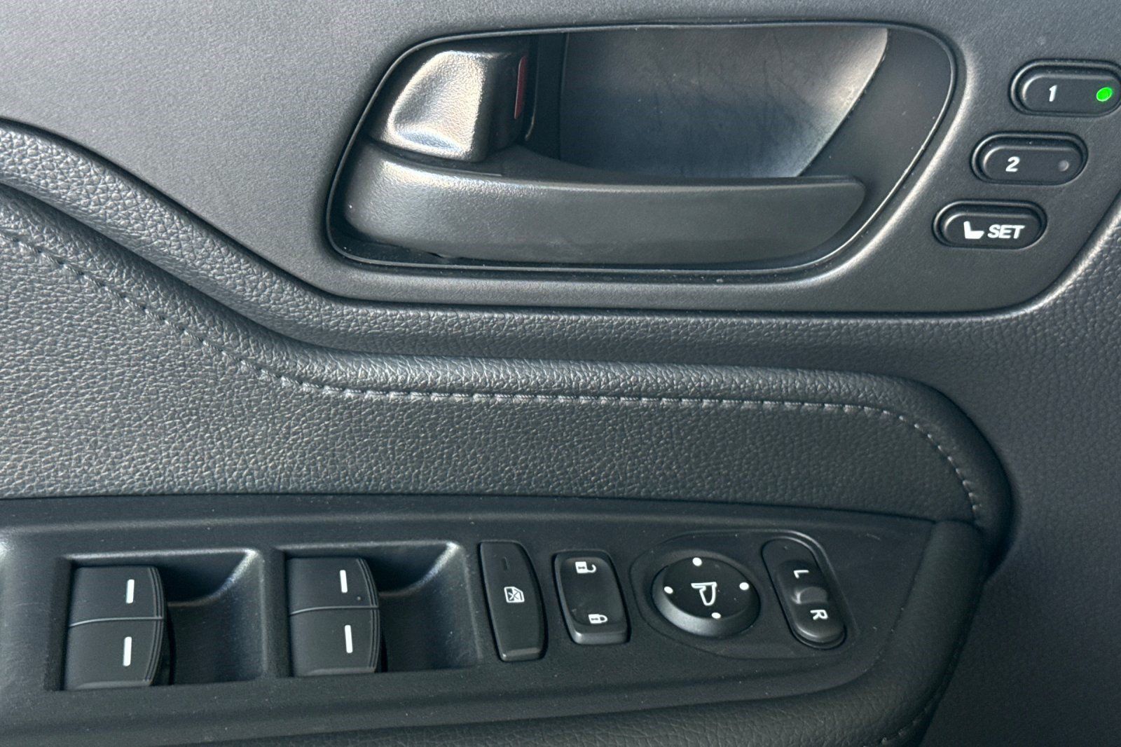 Used 2025 Honda Odyssey Sport-L image 13