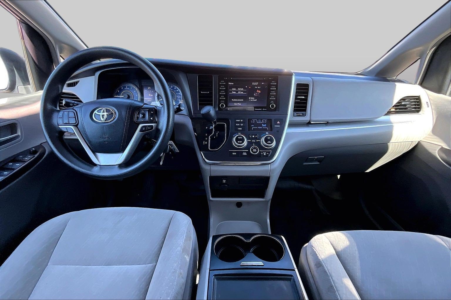 Used 2018 Toyota Sienna LE AWD/4WD image 11