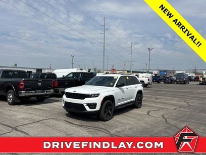 Used 2025 Jeep Grand Cherokee Limited w/ Black Appearance Package