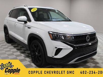 Used 2022 Volkswagen Taos SE w/ Panoramic Sunroof Package