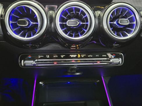 Used 2022 Mercedes-Benz GLB 250 image 18