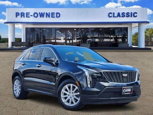 Used 2022 Cadillac XT4 Luxury w/ Cold Weather Package FWD image 1