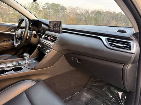 Used 2025 Genesis G70 2.5T image 23