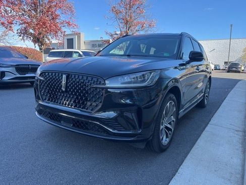 Certified 2025 Lincoln Aviator AWD w/ Jet Appearance Package image 3
