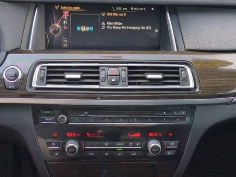 Used 2015 BMW 740i image 19