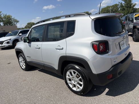 Used 2020 Jeep Renegade Latitude w/ Cold Weather Group AWD/4WD image 6
