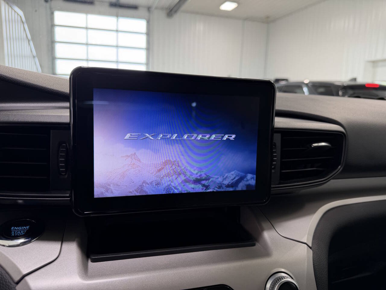 Used 2023 Ford Explorer XLT AWD/4WD image 11