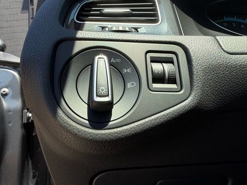 Used 2019 Volkswagen e-Golf SE w/ Driver Assistance Package FWD image 33