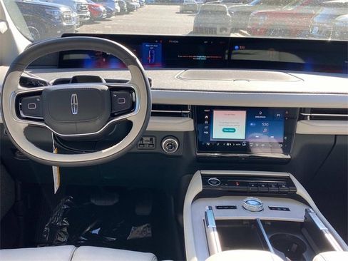 New 2025 Lincoln Navigator Reserve image 6