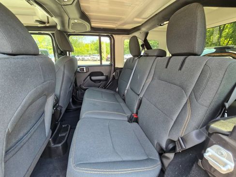 Used 2024 Jeep Wrangler Unlimited w/ Convenience Group AWD/4WD image 15